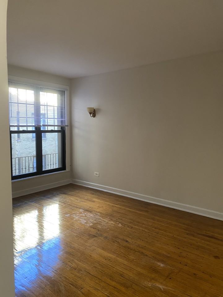 6364 North Hermitage Avenue #6370-2 - Photo 2 of 10