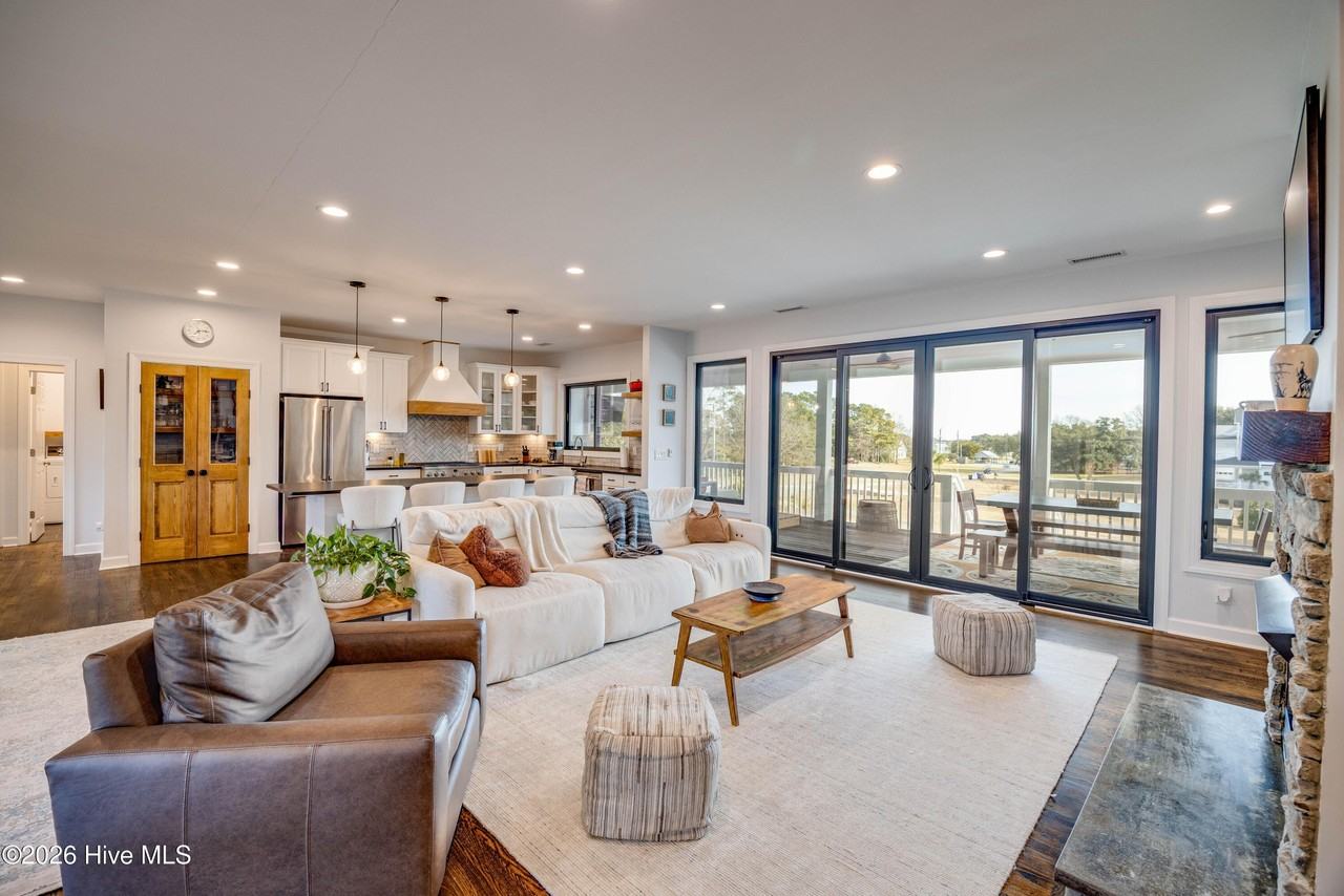 110 Waterway Trl - Photo 3 of 46