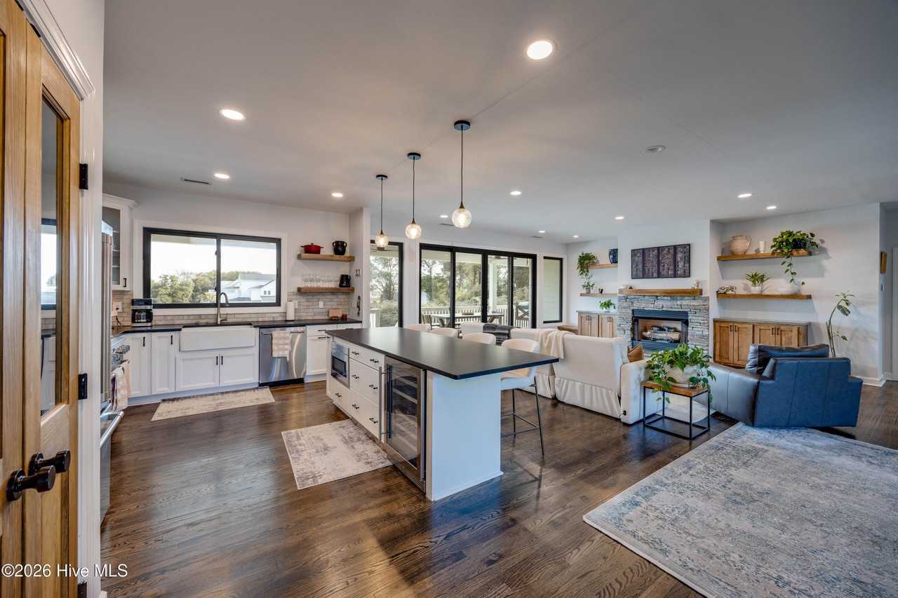 110 Waterway Trl - Photo 5 of 46