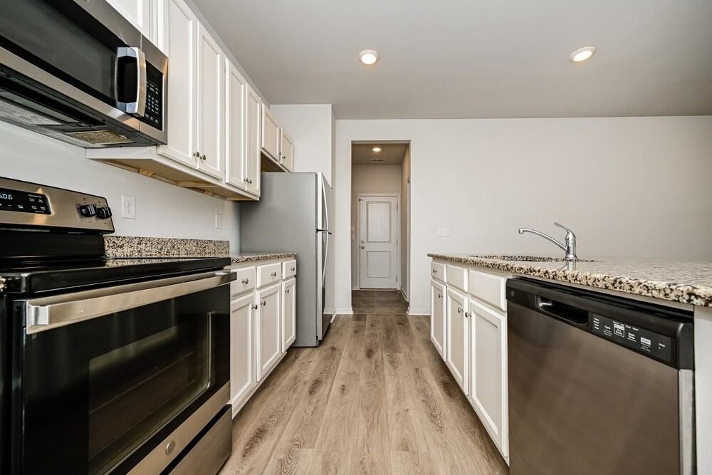 371 Hamilton Pointe Dr - Photo 6 of 17