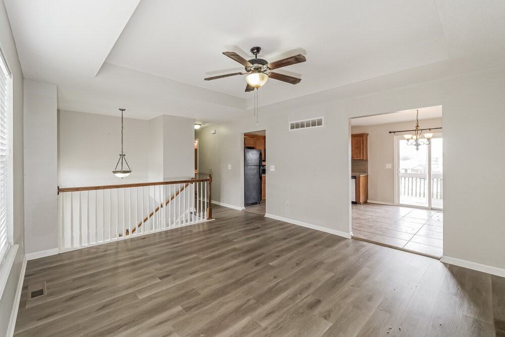 708 Fall Creek Cir - Photo 4 of 17