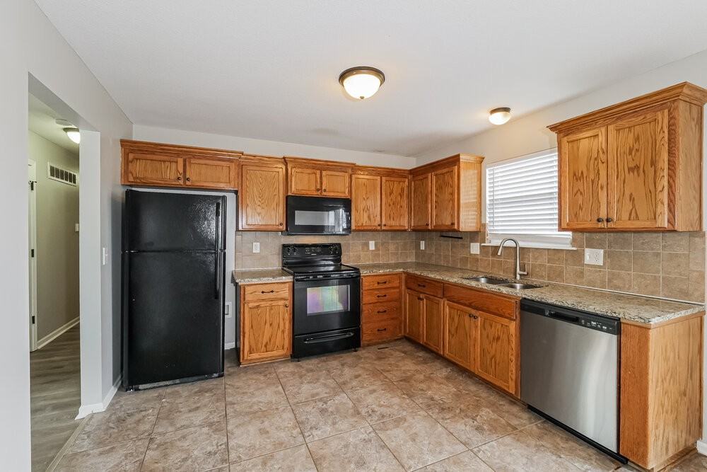 708 Fall Creek Cir - Photo 7 of 17