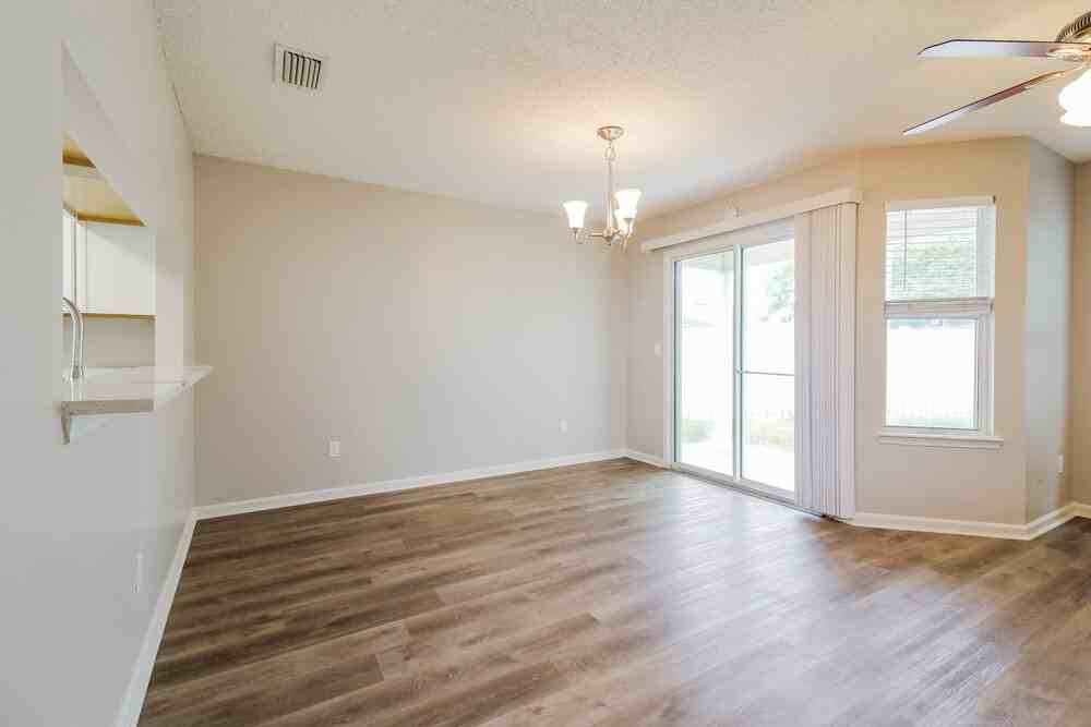 7849 Moss Pointe Trl W - Photo 7 of 20