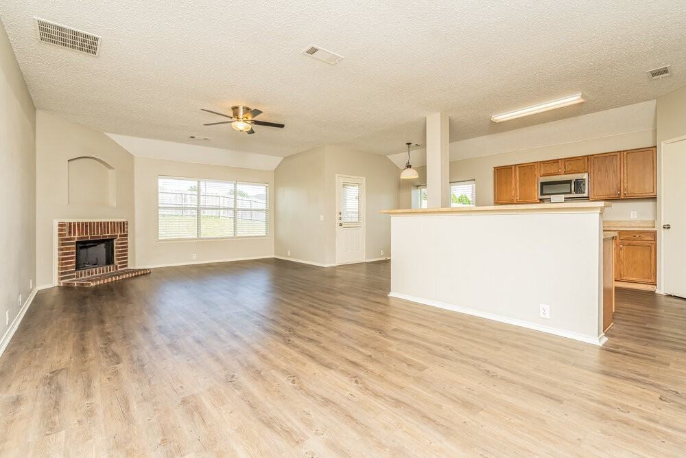 1514 Wavecrest Dr - Photo 4 of 16