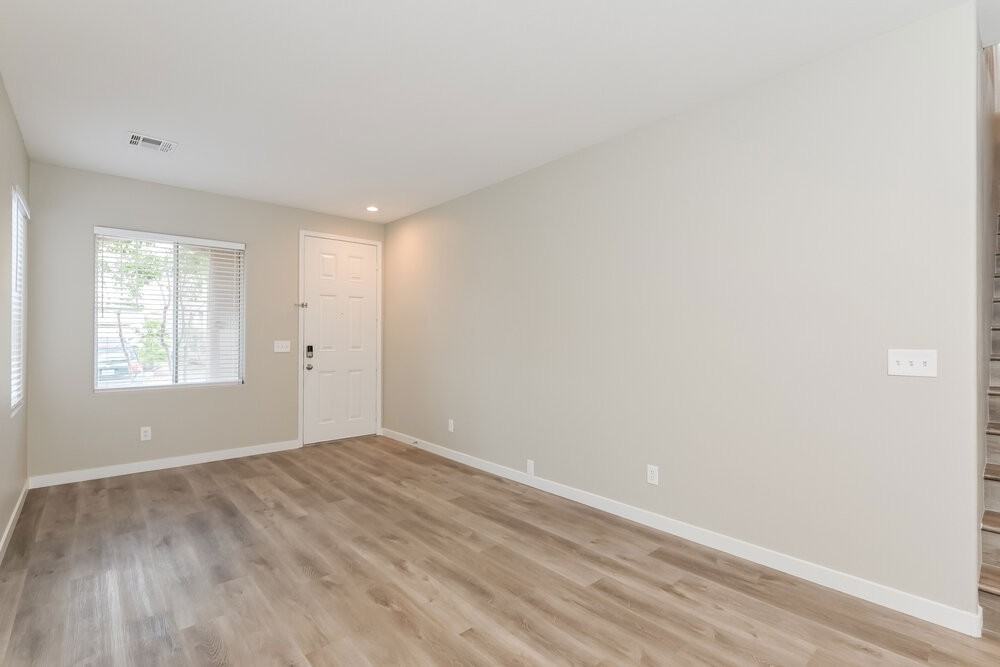 10931 Colour Magic St - Photo 5 of 20