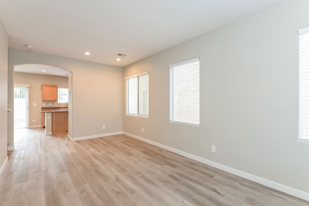 10931 Colour Magic St - Photo 6 of 20