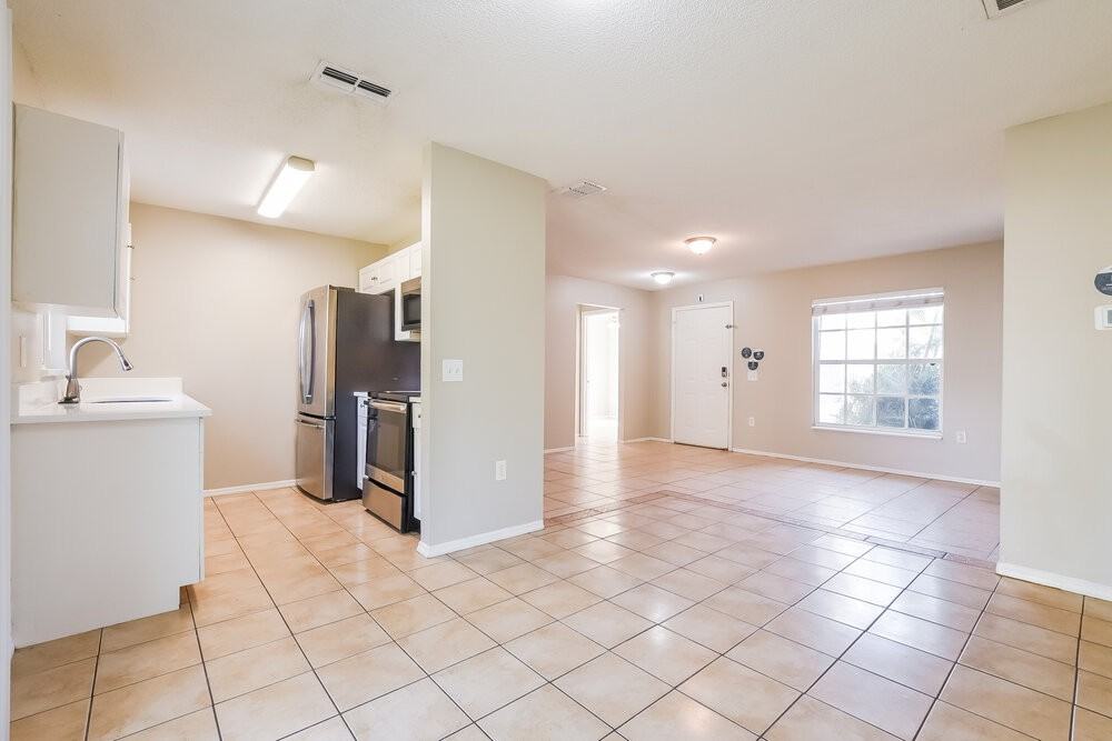 770 Lucaya Dr - Photo 6 of 17