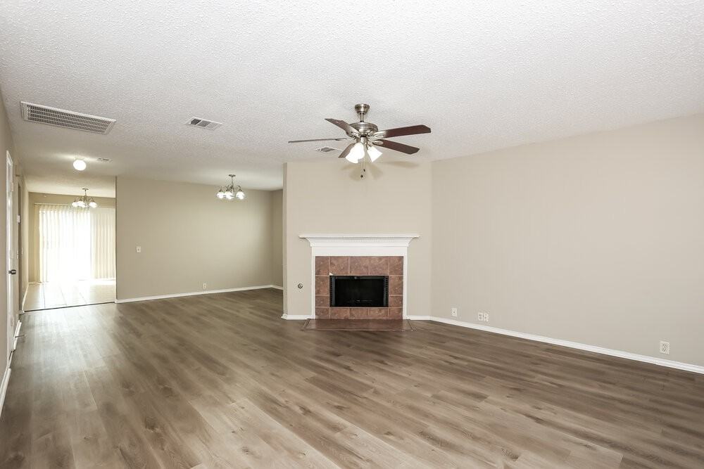 6736 Ambercrest Dr - Photo 4 of 17