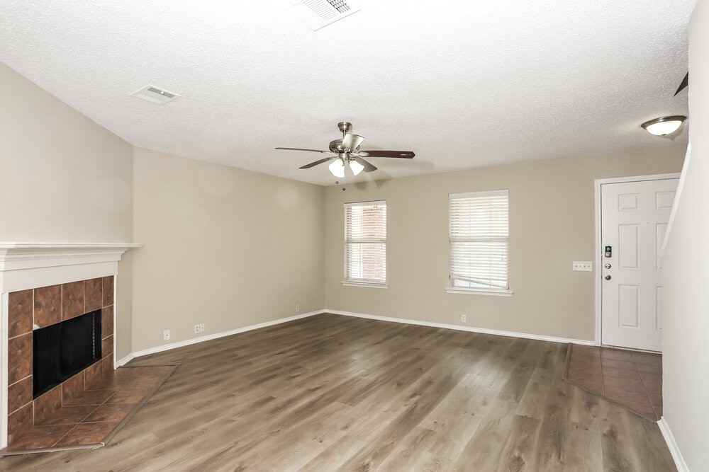 6736 Ambercrest Dr - Photo 5 of 17