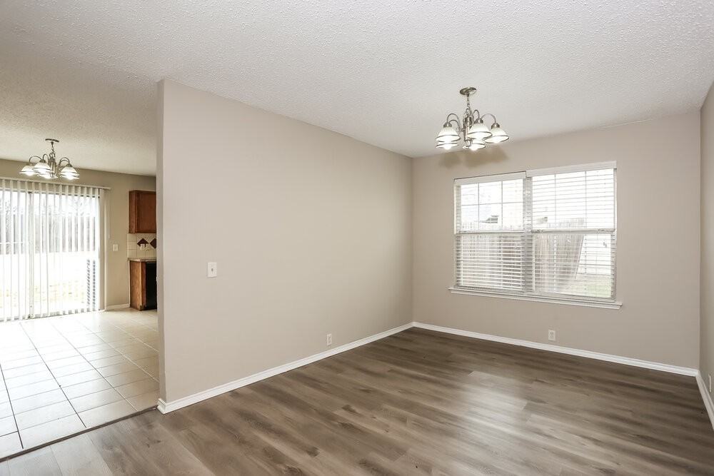 6736 Ambercrest Dr - Photo 6 of 17