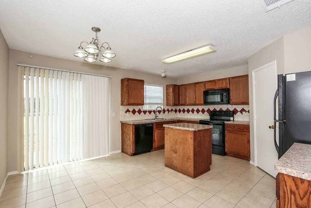 6736 Ambercrest Dr - Photo 7 of 17