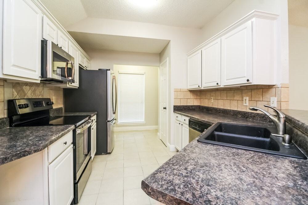 1205 Hall Rd - Photo 5 of 15