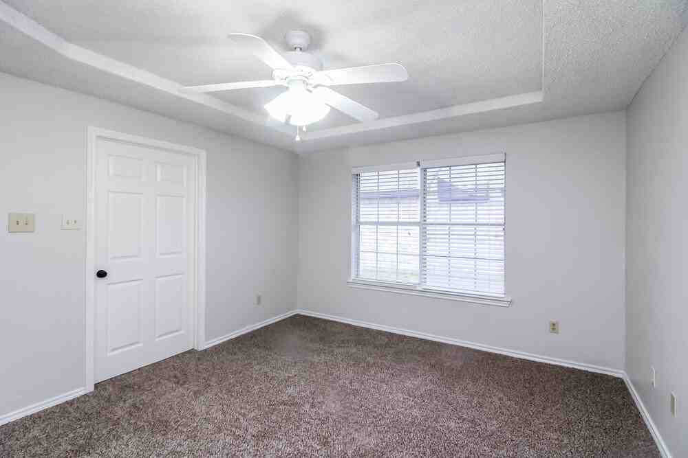 1205 Hall Rd - Photo 7 of 15