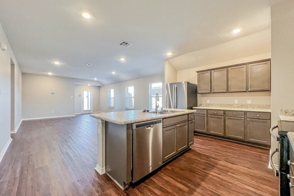 1805 Tulipwood Dr - Photo 7 of 16