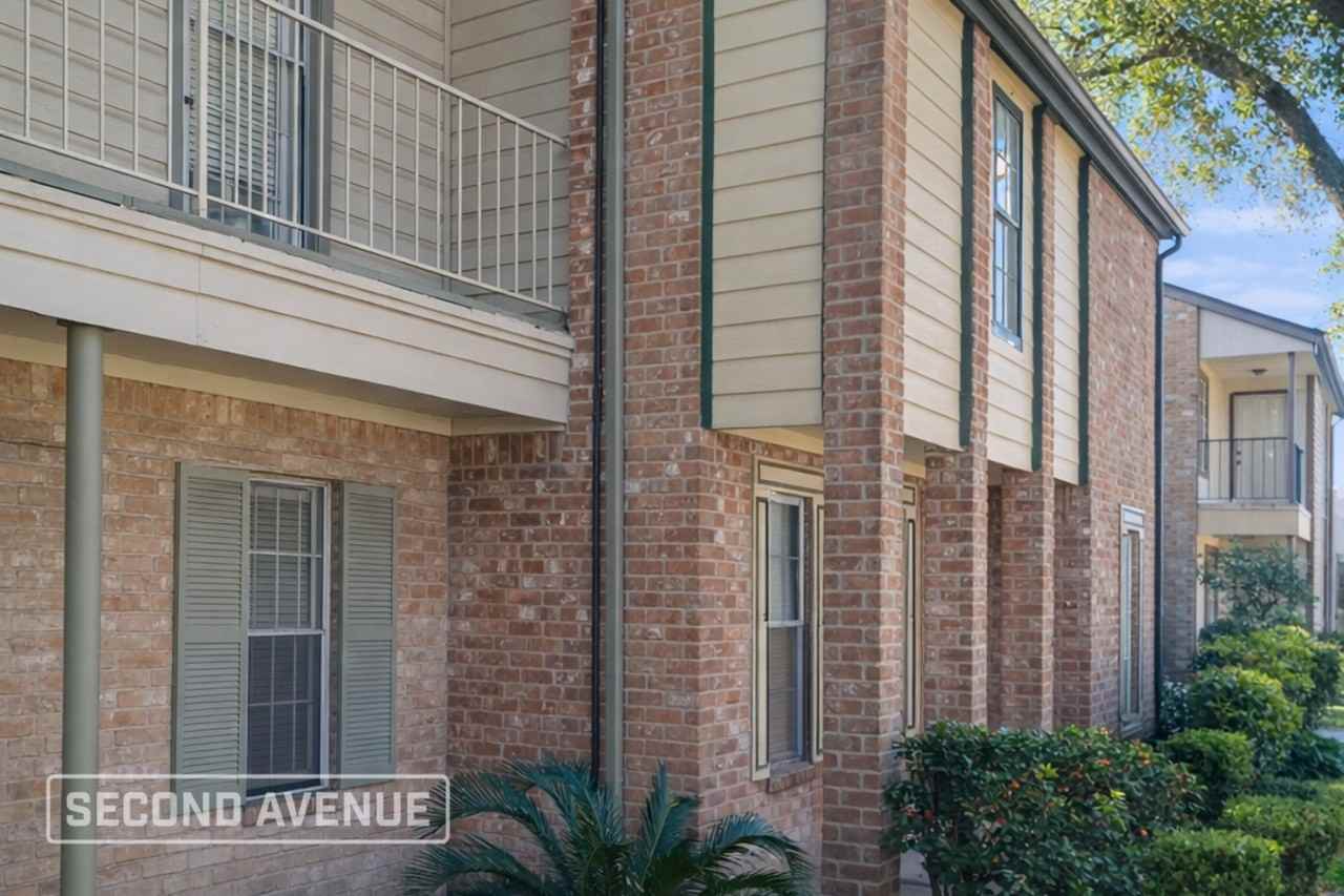 7943 Ellinger Ln - Photo 2 of 14