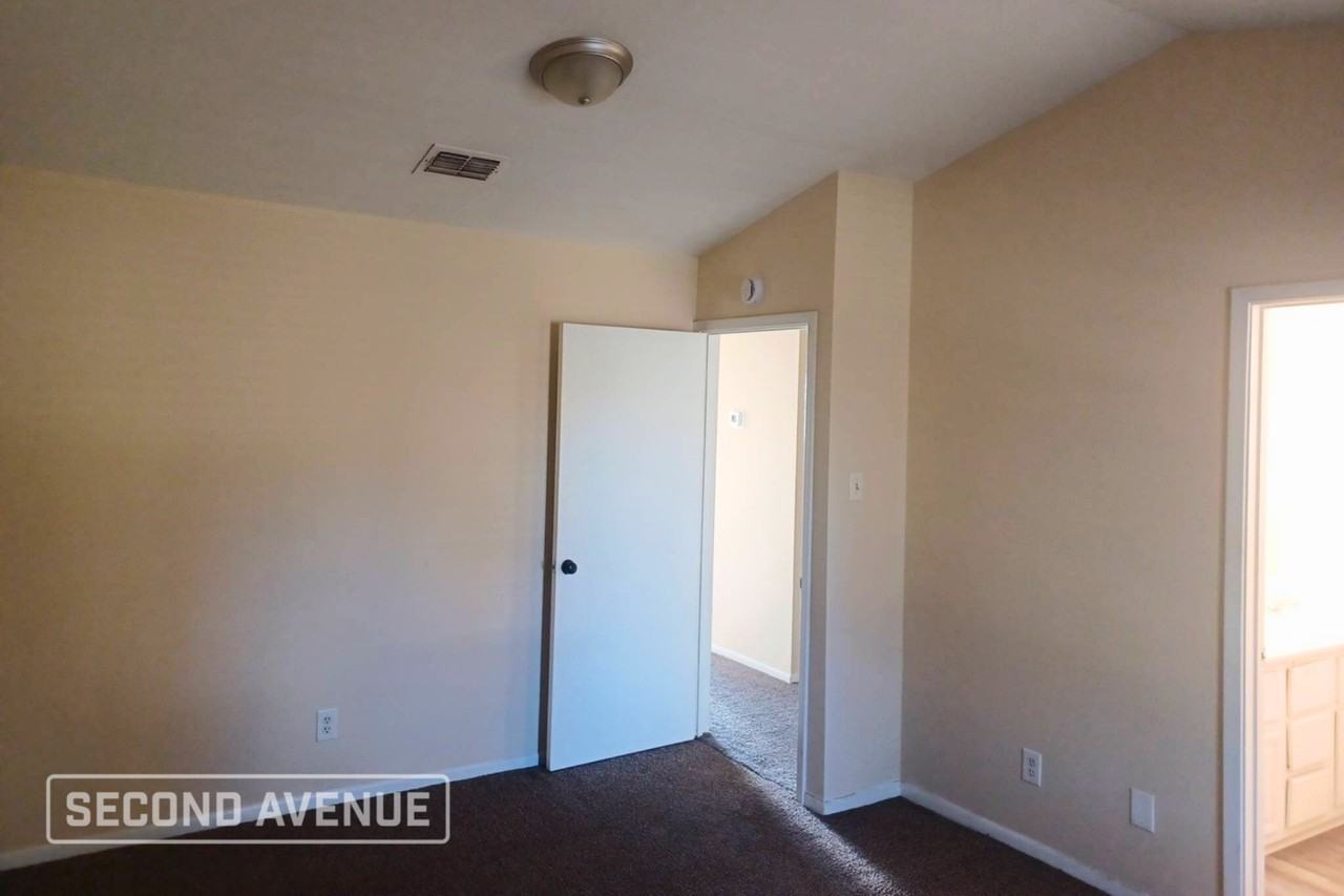 7943 Ellinger Ln - Photo 6 of 14