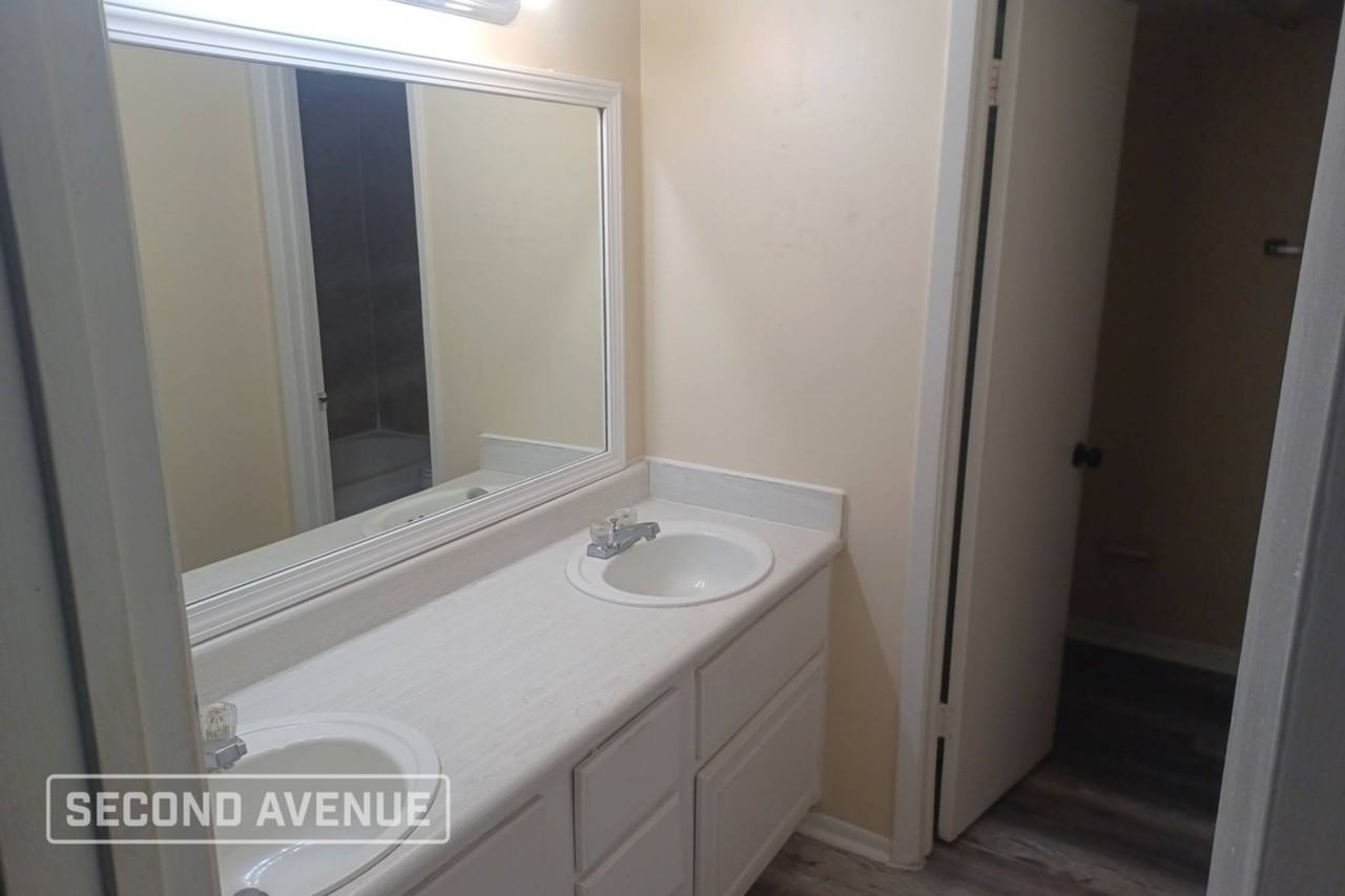 7943 Ellinger Ln - Photo 7 of 14