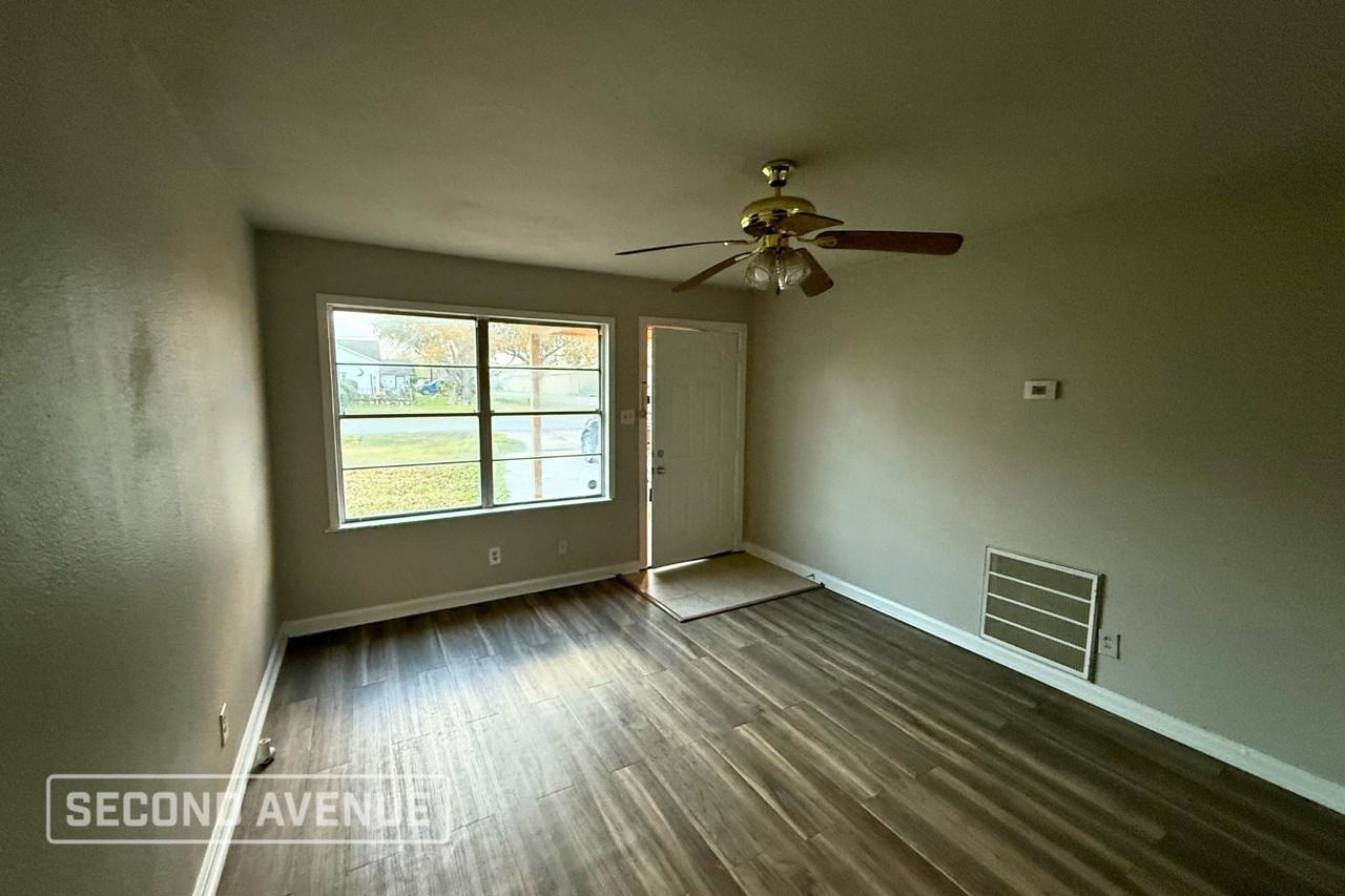 401 S 6th St - Photo 2 of 11