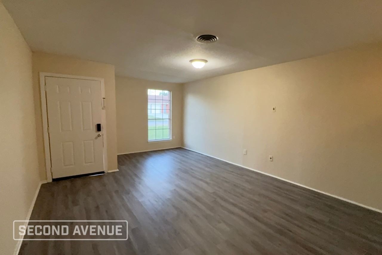 501 Pamela Dr - Photo 3 of 16