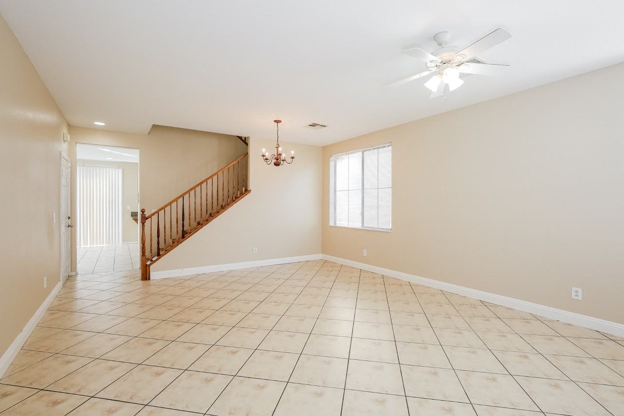 1833 Bayhurst Ave - Photo 2 of 15