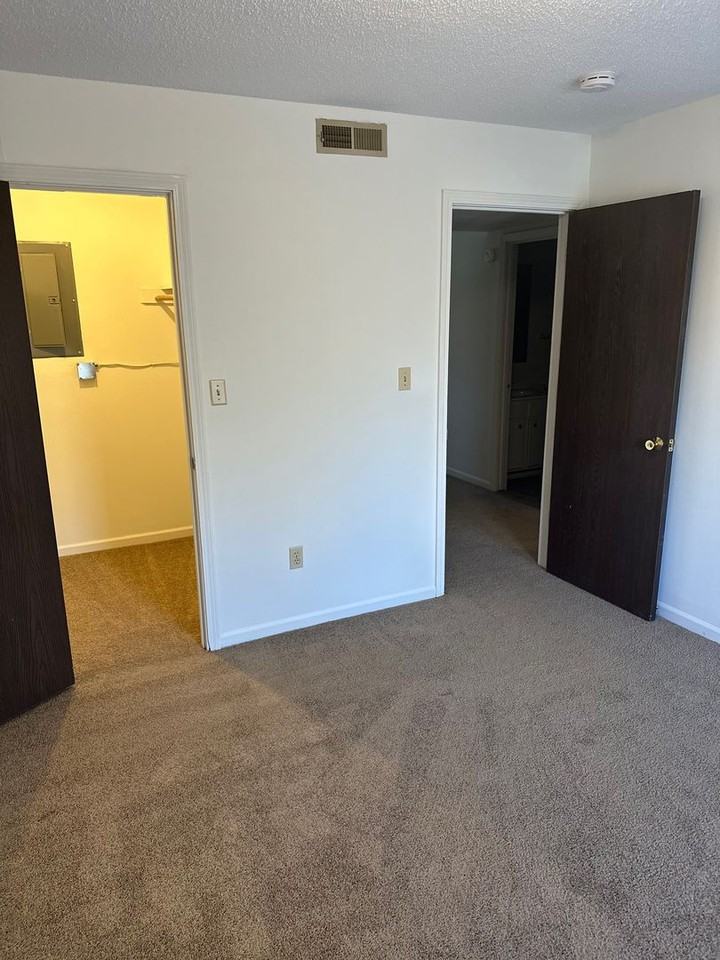 Stadium Apartments - Photo 3 of 19