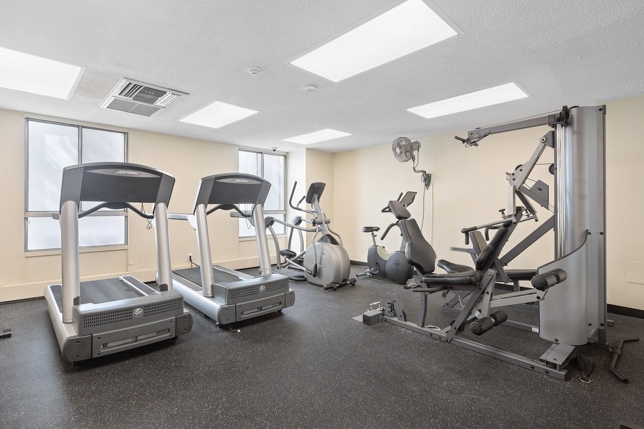 Arlington Apartments - Photo 6 of 11