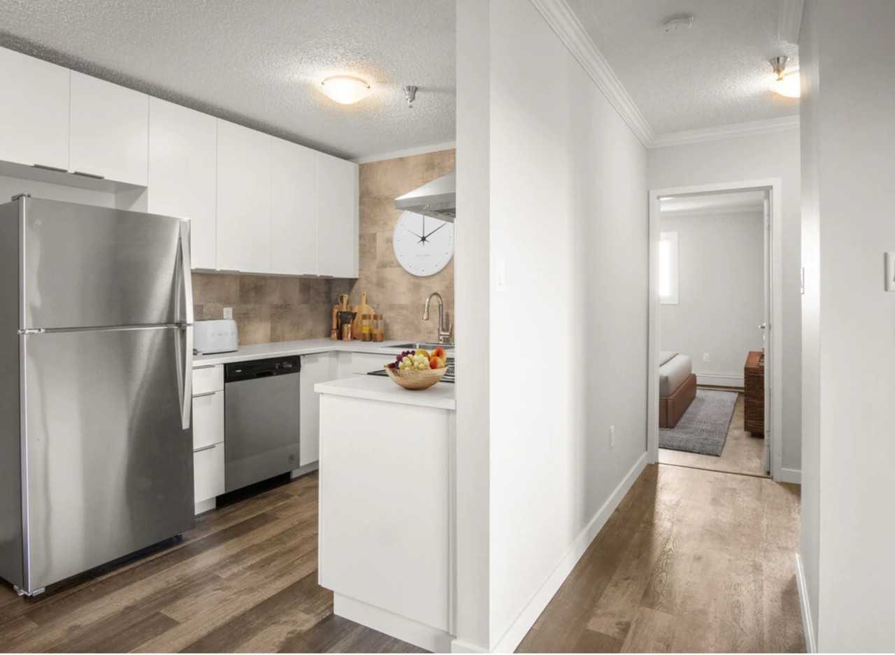 Henley Place - Photo 2 of 5