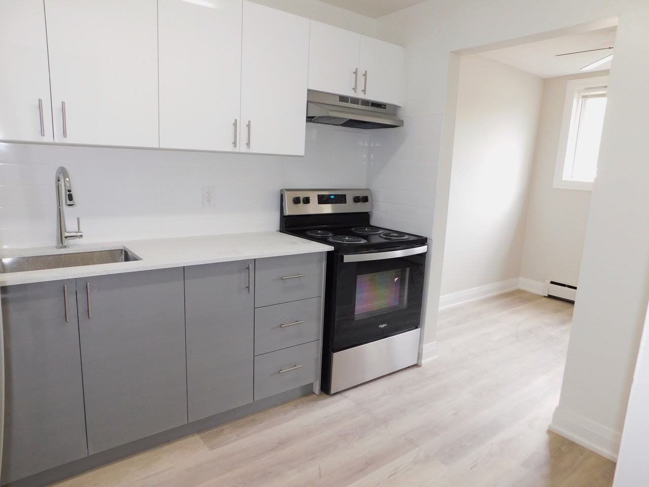 220 Kemp Crescent - Photo 5 of 12