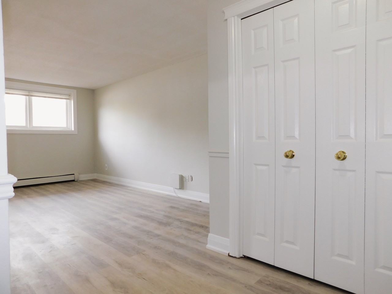 220 Kemp Crescent - Photo 6 of 12