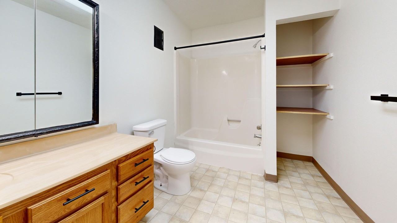 215 E Arbor (Bismarck,ND) - Photo 4 of 8