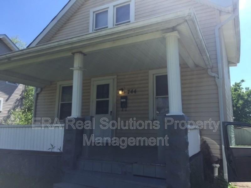 744 S Wayne Ave - Photo 2 of 3