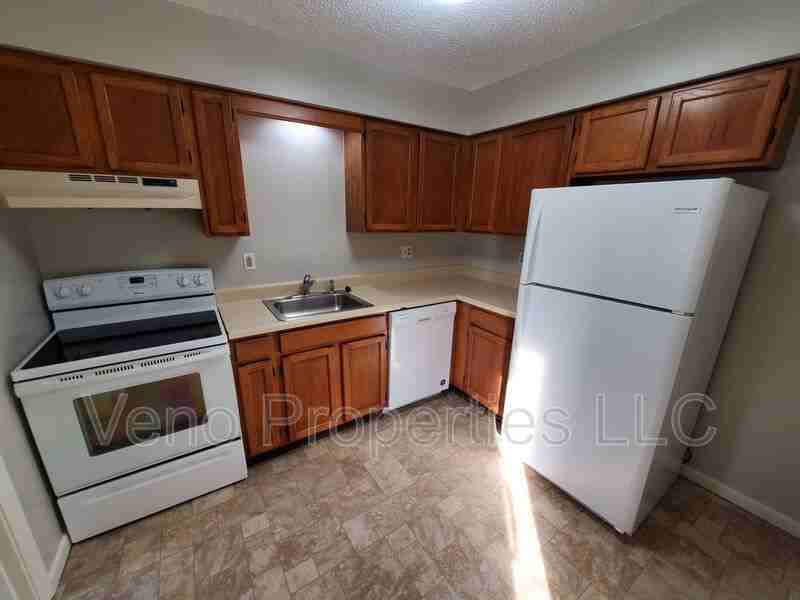 2016 St Paul Dr - Photo 3 of 20