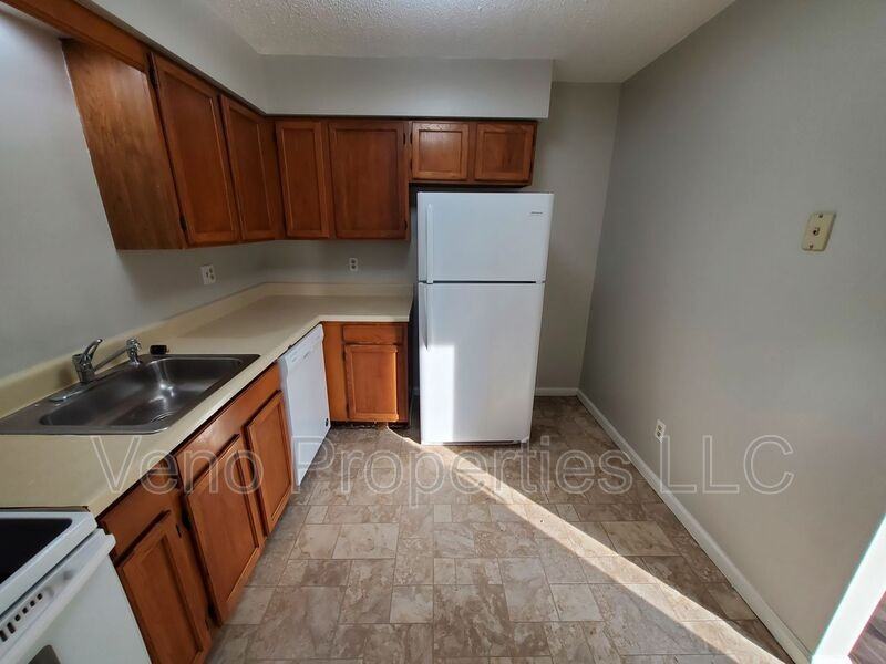 2016 St Paul Dr - Photo 4 of 20