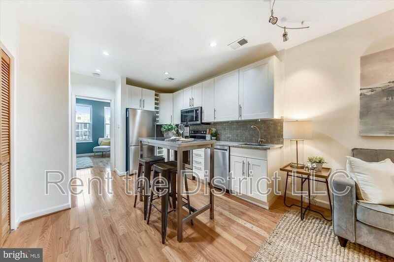 1446 Newton St Nw #3 - Photo 4 of 20