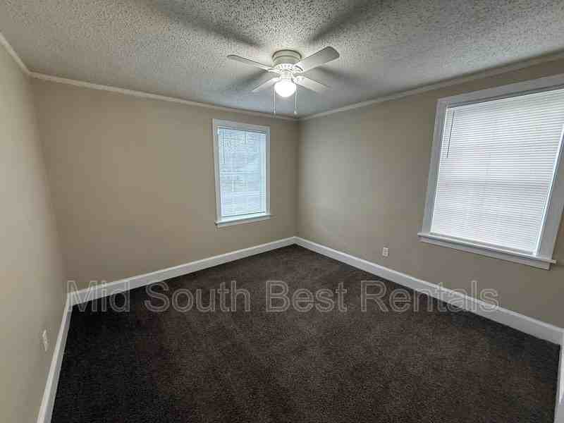 989 Semmes St - Photo 5 of 13