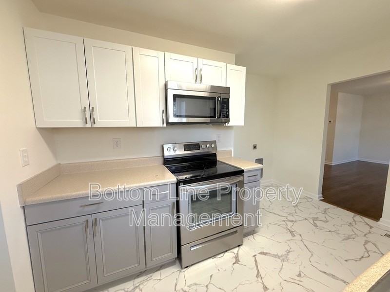 2011 Holly St - Photo 5 of 12