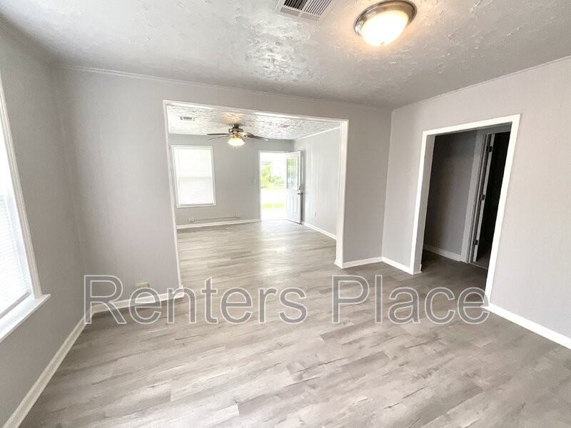 4204 S 25th West Ave - Photo 4 of 11