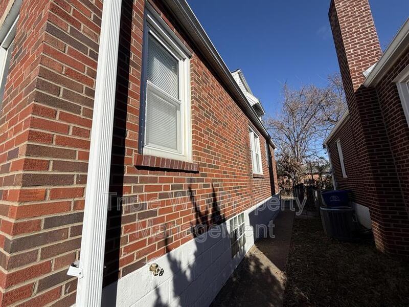 3915 Itaska St - Photo 3 of 40