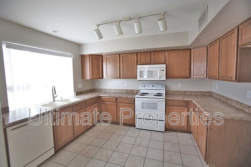 15821 N 165th Ln - Photo 6 of 15