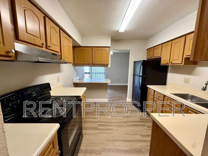 4413 S Semoran Blvd #7 - Photo 2 of 30