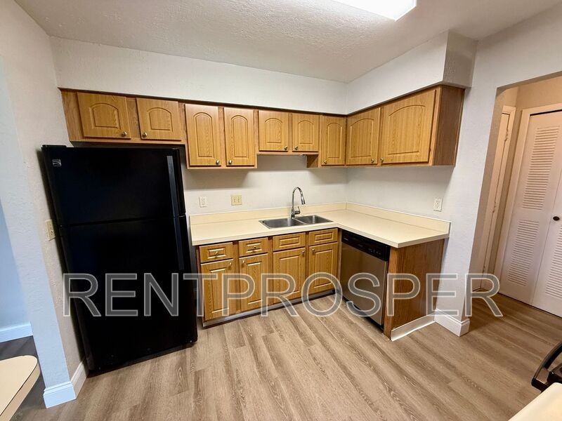 4413 S Semoran Blvd #7 - Photo 3 of 30