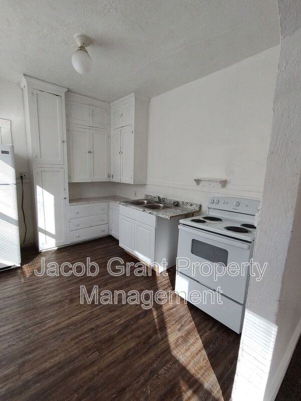 654 W Lander St #1 - Photo 4 of 9