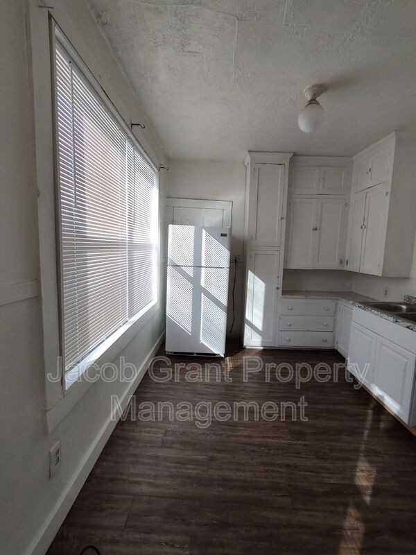 654 W Lander St #1 - Photo 5 of 9