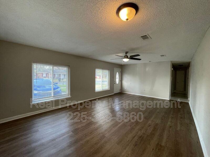 6944 Sutton Dr - Photo 3 of 21