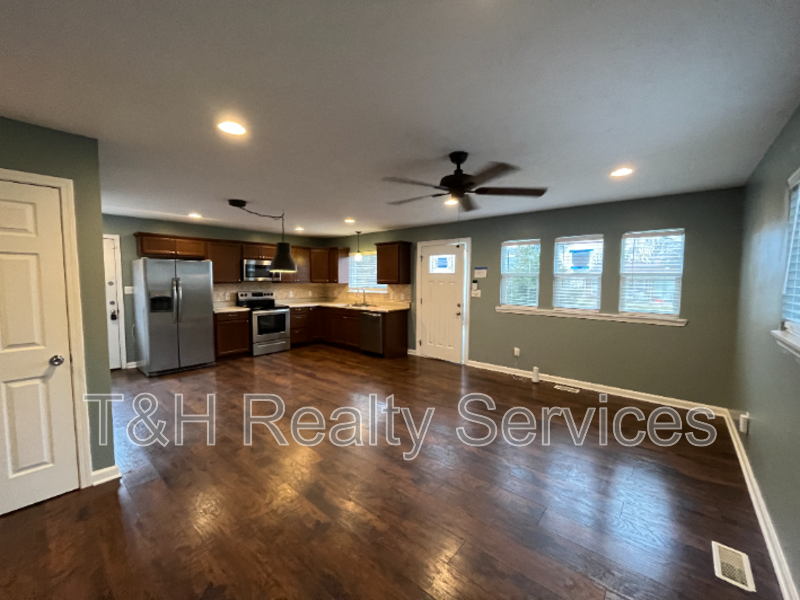 333 N 7th Ave - Photo 5 of 17