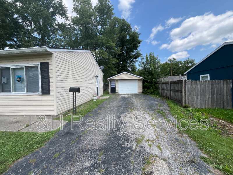 2645 Calbert Dr - Photo 2 of 23