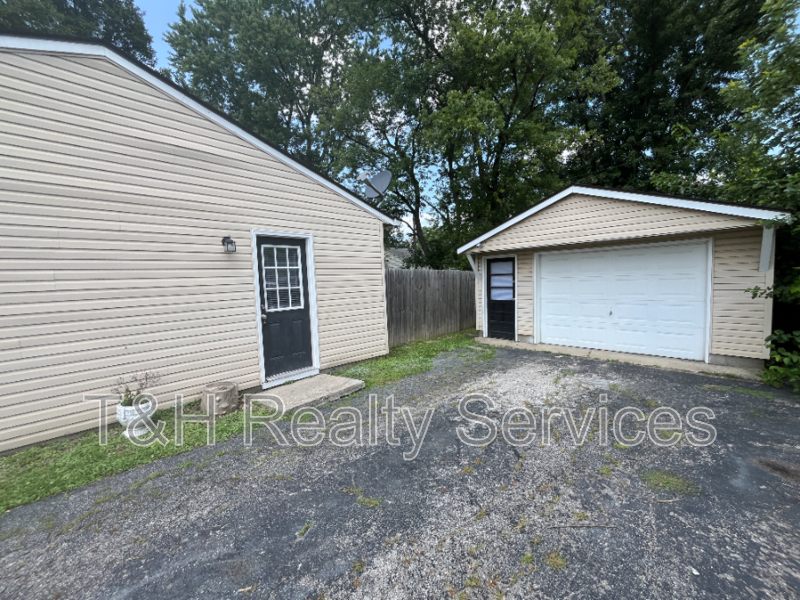 2645 Calbert Dr - Photo 3 of 23