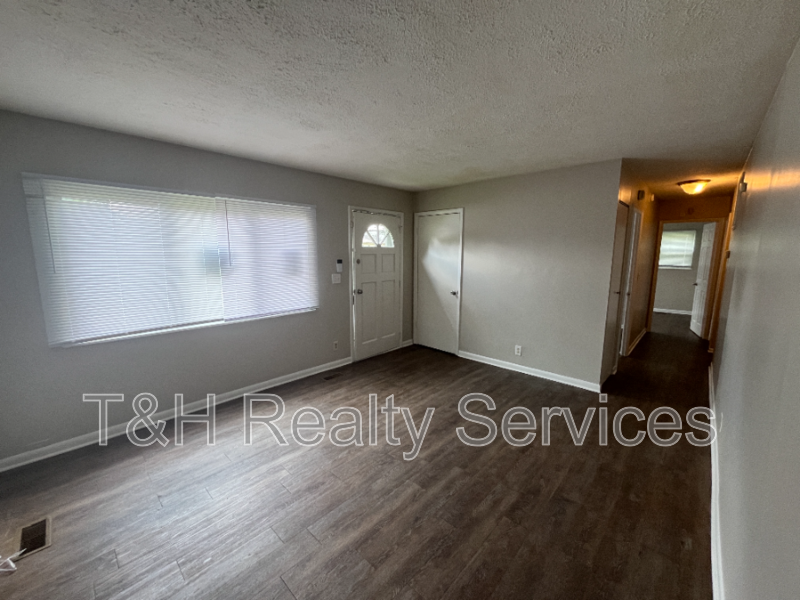 2645 Calbert Dr - Photo 4 of 23