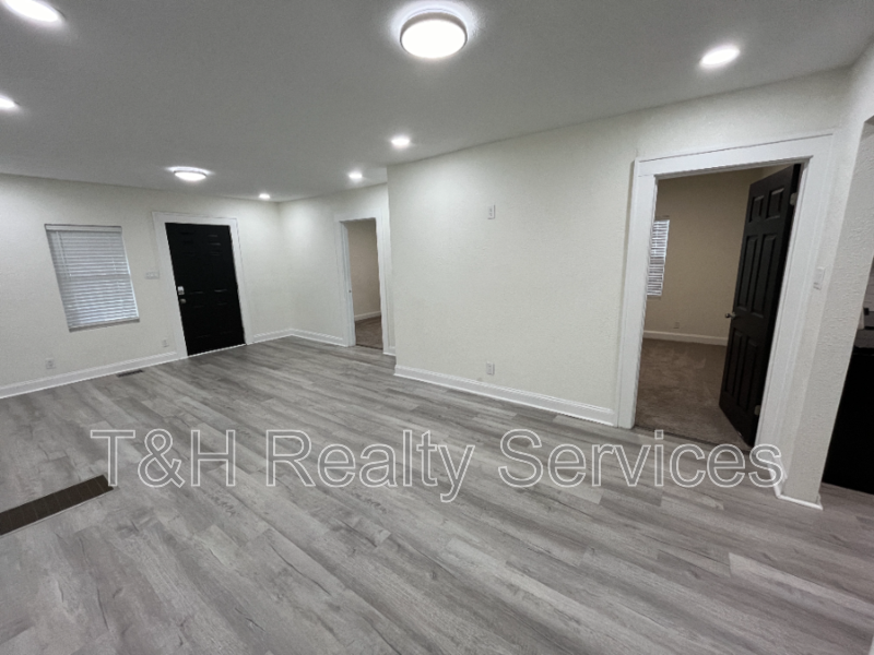 1831 Olive St - Photo 4 of 27