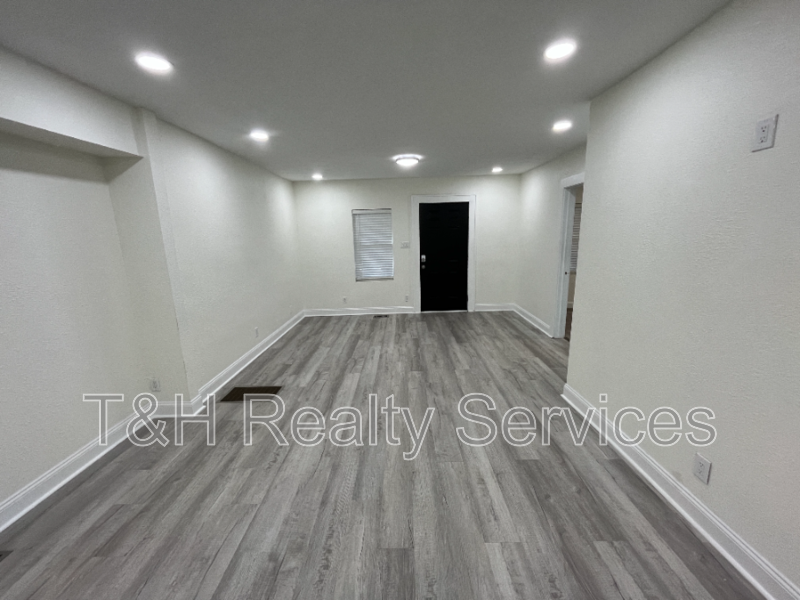 1831 Olive St - Photo 5 of 27